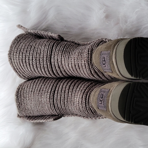 UGG Cardy # 5649 soft brown knit with Ugg wooden 2 button boots. Size 5 - Picture 3 of 16